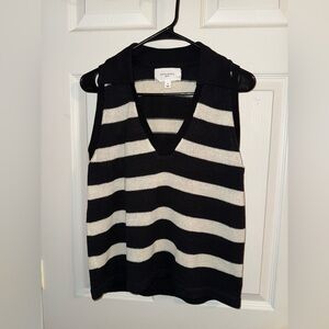 Women’s Pomander Place collard sweater top, size small.